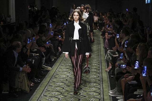 世界四大时装周之首（世界四大时装周特点）-第4张图片