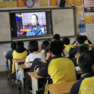 小学生冬装校服图片（小学生冬季校服图片）