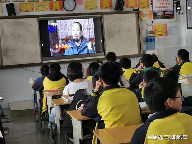 小学生冬装校服图片（小学生冬季校服图片）-第1张图片