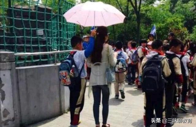 小学生冬装校服图片（小学生冬季校服图片）-第2张图片