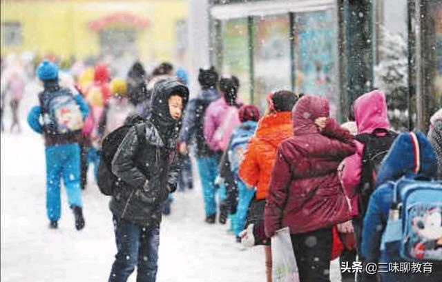 小学生冬装校服图片（小学生冬季校服图片）-第3张图片