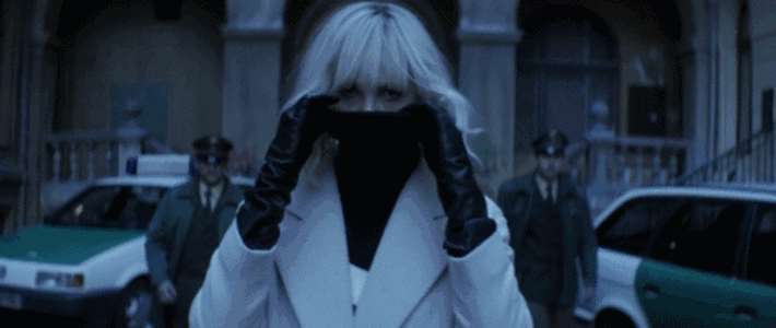 米拉乔沃维奇露过点吗（米拉乔沃维奇的肚脐）-第9张图片