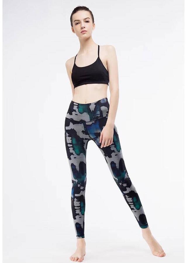 凡圣瑜伽服属于什么档次的(瑜伽服属于什么类目)-第1张图片 凡圣瑜伽服属于什么档次的(瑜伽服属于什么类目)-第1张图片